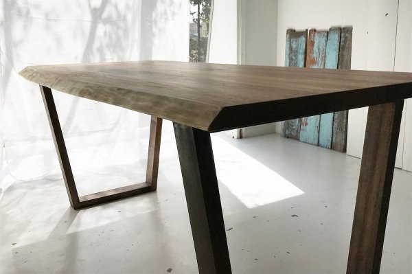 ダイニングテーブル(日本の森の木) 耳付き