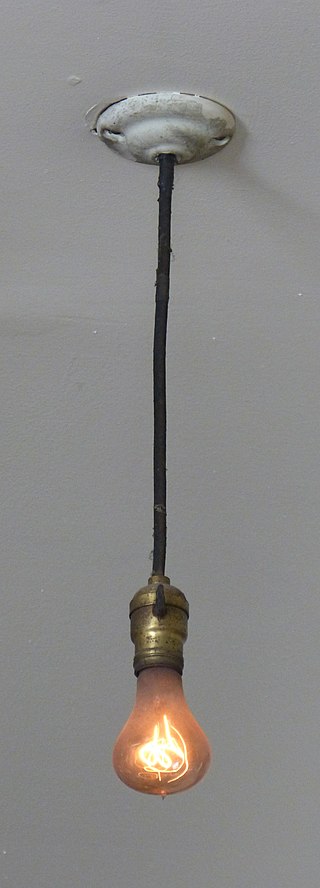 100年電球を使ったペンダントライト（リバモアの第６消防署）