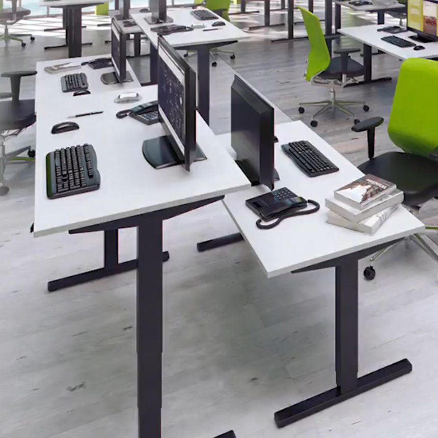 昇降装置付テーブル&デスクは作業効率もあがる。